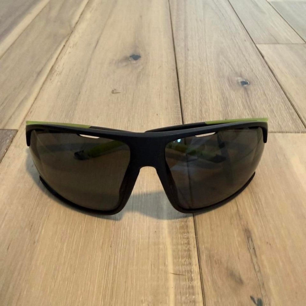 Under armor black and green sunglasses with dark lenses #sunglasses #golf